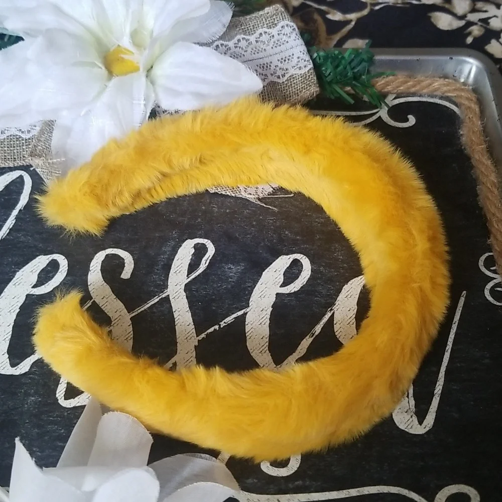 Women's/girls small fur yellow headband new never worn.